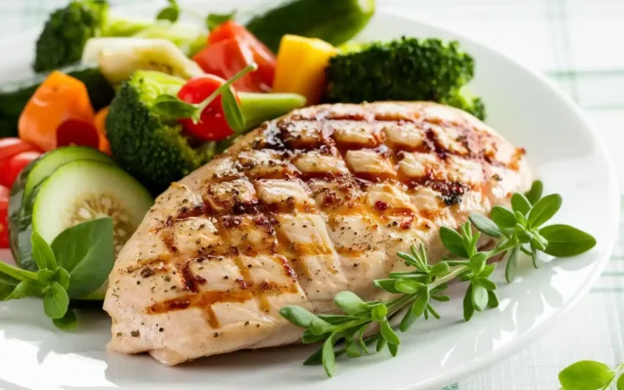 Chicken for weight loss: Grilled chicken breast with vegetables