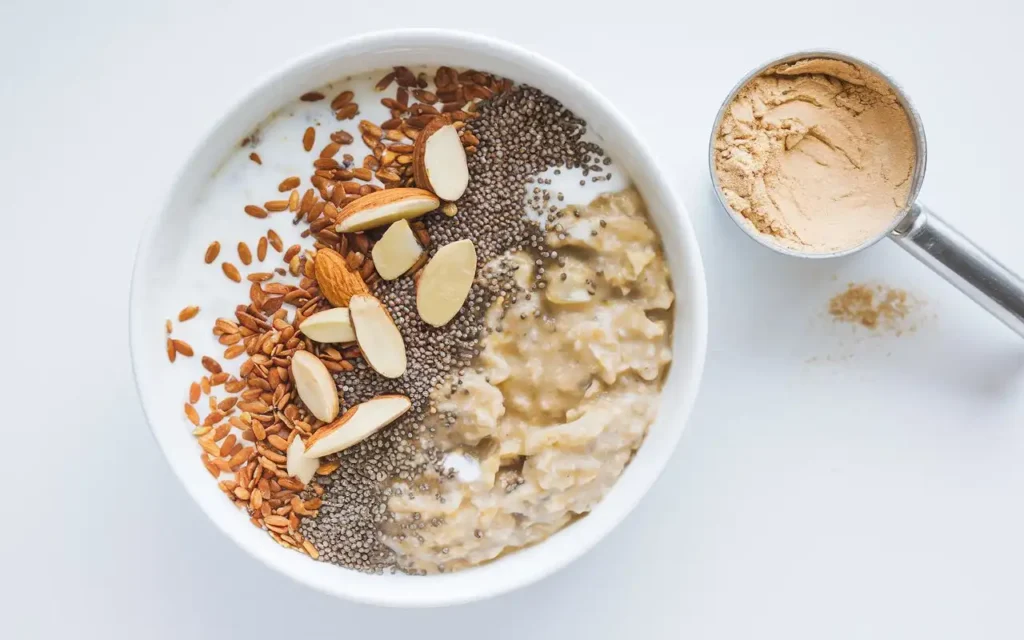 High-protein oat recipes for weight loss with protein powder and seeds