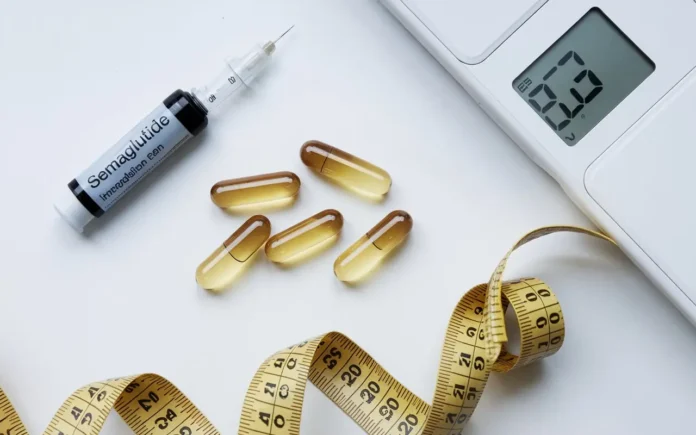 Semaglutide with B12 for weight loss reviews featured image showing weight loss pills and supplements.