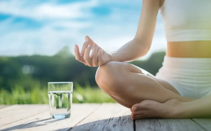 A person meditating during 48 hours fasting for health benefits