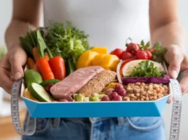 A person holding a healthy meal tray as part of the phentermine diet plan.